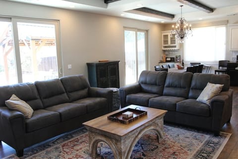 Picturesque Rosemary Retreat (586)