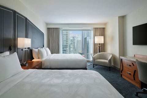 Premium bedding, in-room safe, desk, laptop workspace