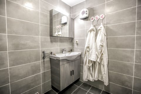 Family Apartment | Bathroom | Towels