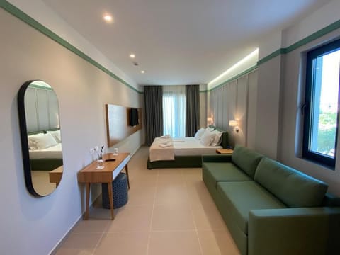 Family Suite | 1 bedroom, desk, laptop workspace, soundproofing