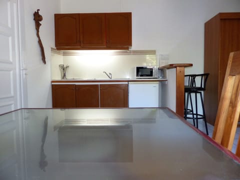 Studio, Terrace, Garden View | Private kitchenette | Fridge, stovetop, coffee/tea maker, cookware/dishes/utensils