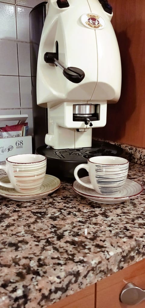 House, 2 Bedrooms, Fireplace, City View | Coffee and/or coffee maker