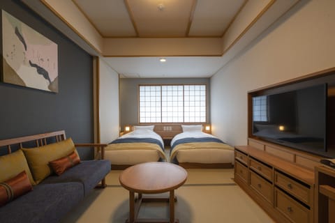 Deluxe Twin Room | In-room safe, desk, iron/ironing board, free WiFi