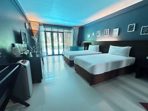 Deluxe Twin Room, 2 Twin Beds, Pool Access, Pool View | Free minibar, desk, free WiFi, bed sheets