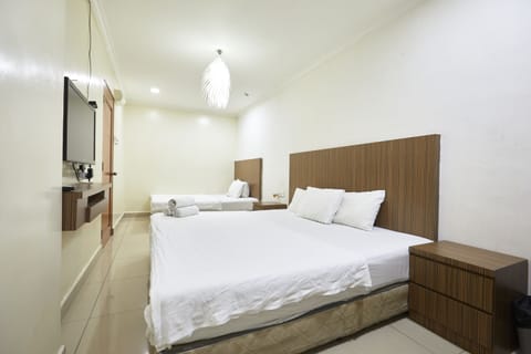 Family Suite | Desk, free WiFi, bed sheets
