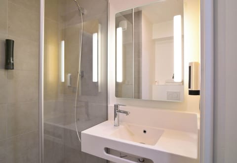 Shower, towels, soap, shampoo