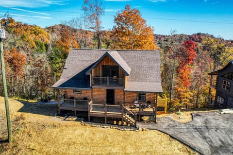Experience fall foliage like never before — from your private cabin in the Smoky Mountains.