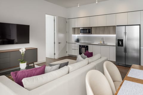 Deluxe Quadruple Room | Private kitchen | Full-size fridge, microwave, oven, coffee/tea maker