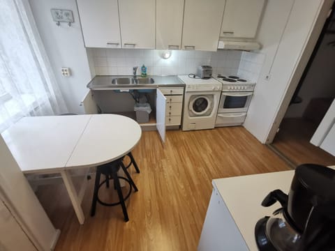 Studio | Private kitchen | Fridge, microwave, oven, stovetop