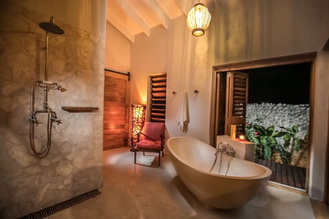 Nakatumble Estate (Exclusive Stay - Sleeps up to 26) | Bathroom