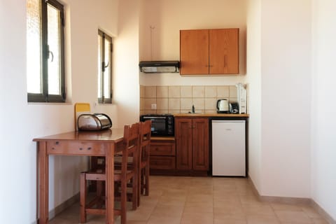 Mini-fridge, stovetop, electric kettle, toaster