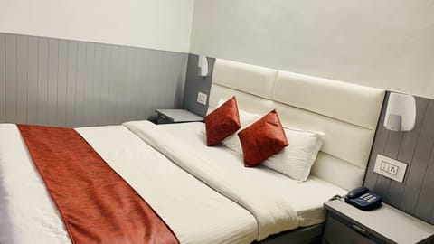 Deluxe Double Room | Free WiFi, bed sheets