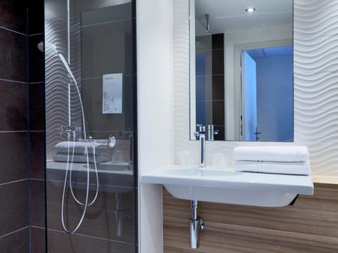 Room, 1 Double Bed (Next Generation) | Bathroom | Eco-friendly toiletries, towels