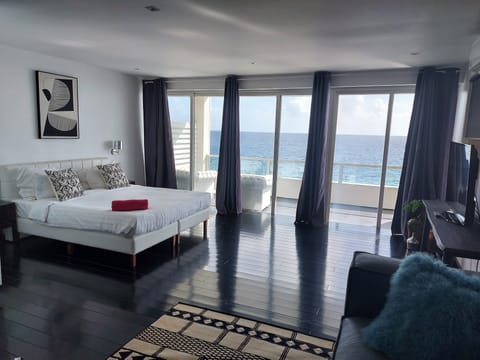 Junior Suite, Multiple Beds, Oceanfront | Living area | Smart TV