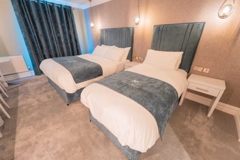 Twin Room, Sea View | In-room safe, desk, iron/ironing board, free WiFi