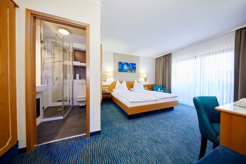Business Double Room | Hypo-allergenic bedding, minibar, individually decorated