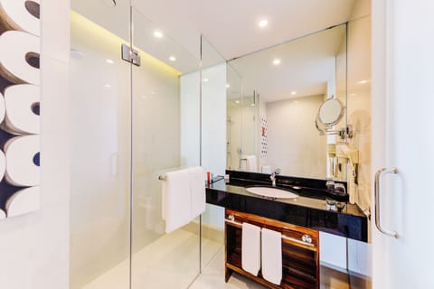 Standard Room - Panoramic view | Bathroom | Shower, hair dryer, towels