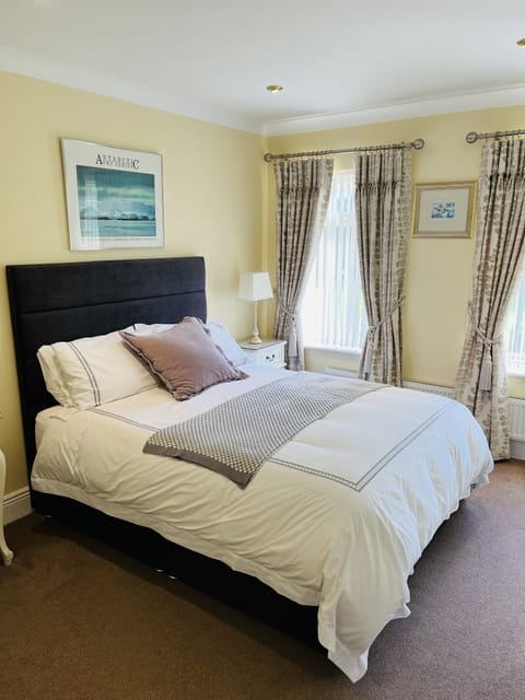 Double Room, Ensuite | Egyptian cotton sheets, premium bedding, down comforters, pillowtop beds