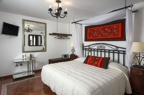 Romantic Suite, 1 King Bed | In-room safe, individually decorated, individually furnished
