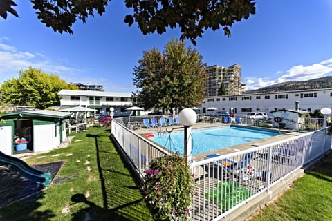 Seasonal outdoor pool, pool umbrellas, sun loungers