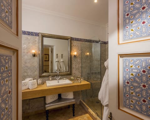 Superior Double Room (Basma) | Bathroom | Free toiletries, hair dryer, bathrobes, slippers