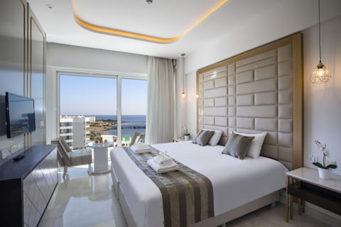 Family Suite, 1 Bedroom, Balcony, Ocean View | Minibar, soundproofing, iron/ironing board, free cribs/infant beds