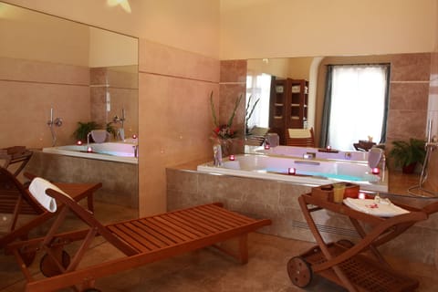 Couples treatment rooms, Thai massages, reflexology, massages