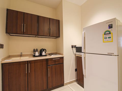 Basic Suite | Private kitchen | Fridge, microwave, stovetop, coffee/tea maker