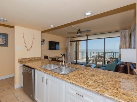 Condo, 1 King Bed, Patio (#411 1 BR- Paradise - No Pets Allowed) | Private kitchen | Fridge, microwave, dishwasher, coffee/tea maker