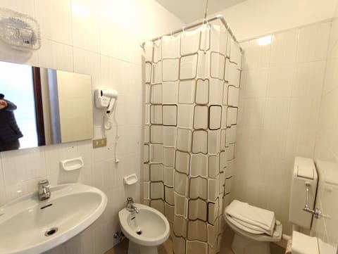 Panoramic Double or Twin Room | Bathroom | Shower, rainfall showerhead, free toiletries, hair dryer