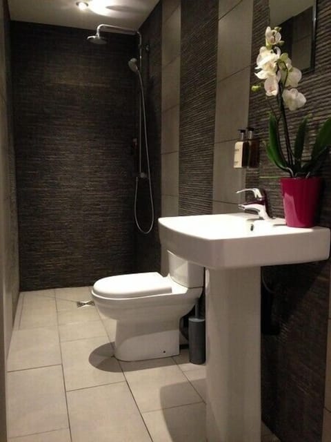 Suite (INACTIVE) | Bathroom | Designer toiletries, hair dryer, heated floors, towels