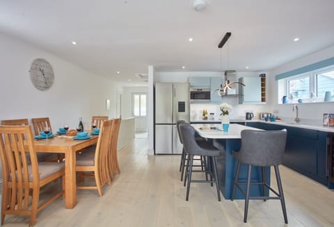 Anneth Lowen, Polzeath. Dining table with seating for eight guests