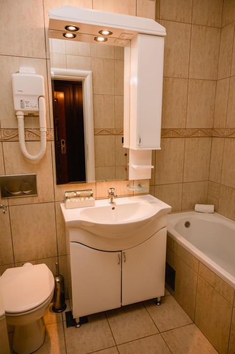 Twin Room | Bathroom | Shower, hair dryer, bathrobes, slippers