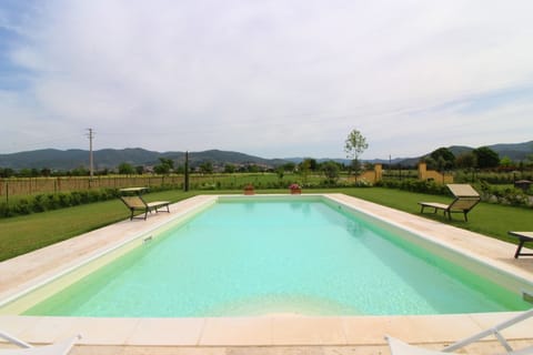 Swimming Pool, Residential Area, Resort, Leisure, Thermae, Estate, Outdoor Furniture, Human Settlement, Villa, Hacienda