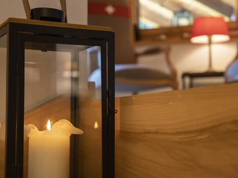 Light, Wood, Wood Stain, Material Property, Hardwood, Gas, Varnish, Flooring, Lamp