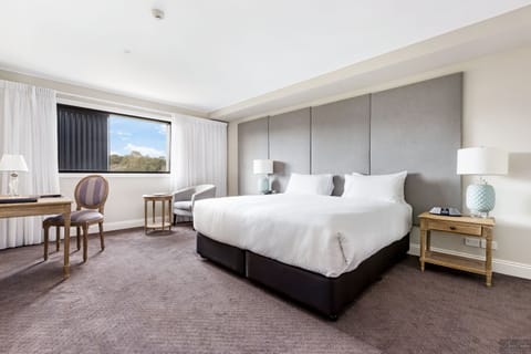 Deluxe Room | Premium bedding, pillowtop beds, minibar, in-room safe