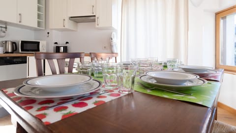 Apartment (3 Bedrooms) | Private kitchenette | Fridge, microwave, oven, toaster