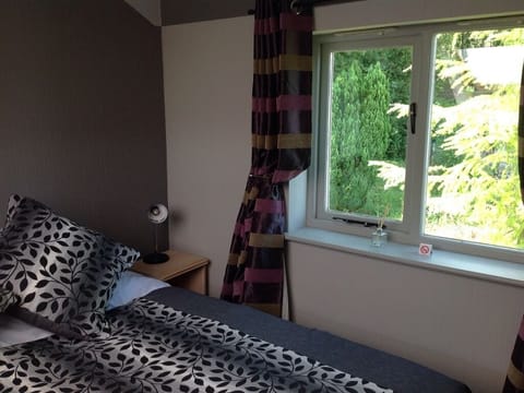 Standard Double Room, Ensuite, Garden View