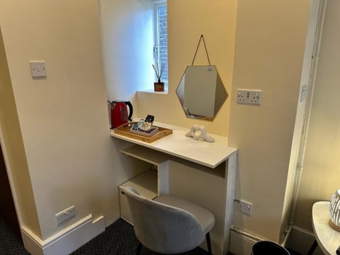 Deluxe Double Room | Individually decorated, individually furnished, iron/ironing board, WiFi