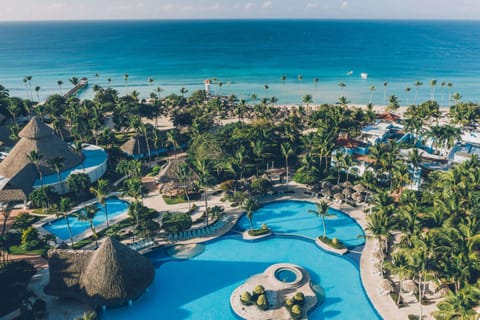 Outdoor pool, pool umbrellas