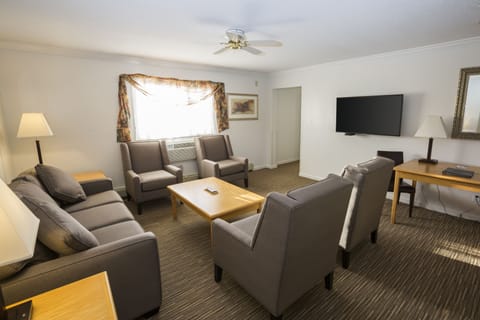 Deluxe Suite, 2 Bedrooms, Non Smoking, Microwave | Premium bedding, pillowtop beds, individually furnished, blackout drapes