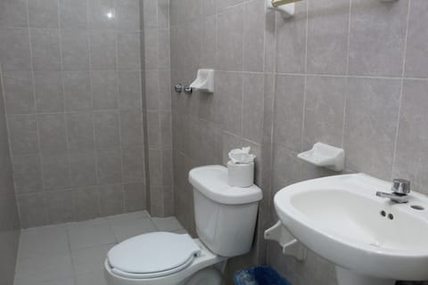 Basic Twin Room | Bathroom | Shower, towels, soap, shampoo