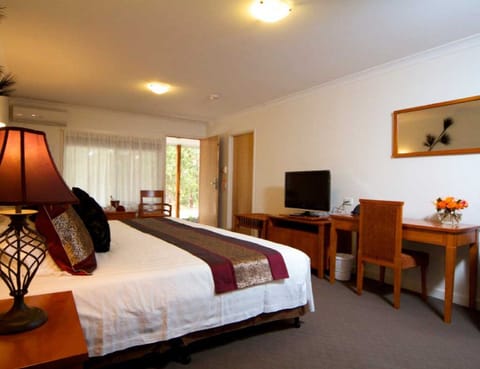 Deluxe Room | In-room safe, desk, iron/ironing board, cribs/infant beds