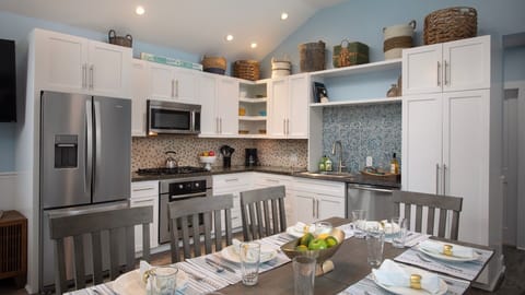 Seating for 8 at the dining table...