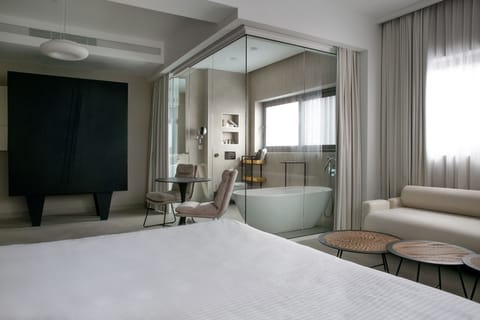 Premium Room | Premium bedding, down comforters, Select Comfort beds, minibar