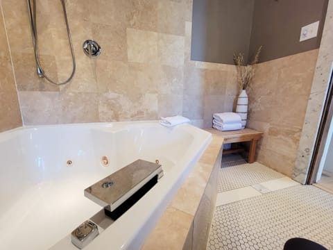 Signature Room, 1 King Bed, Non Smoking, Jetted Tub | Bathroom | Shower, hair dryer, towels, soap