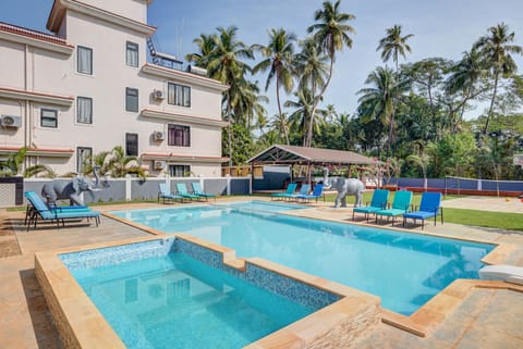 Villa Calangute Phase 17 -10BHK | Pool | Outdoor pool, open 8:00 AM to 8:00 PM, sun loungers