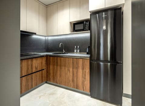 Family Apartment | Private kitchen | Full-size fridge, microwave, stovetop, coffee/tea maker