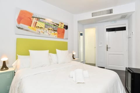 Executive Twin Room | Soundproofing, free WiFi, bed sheets