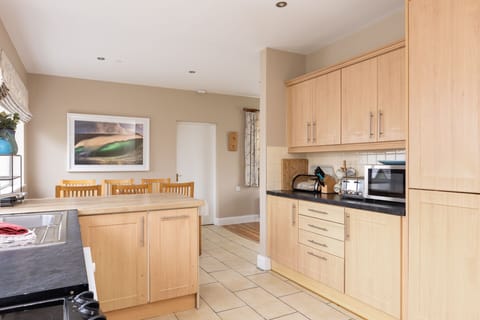 Seapark 7 Holiday home in Lahinch on the Wild Atlantic Way kitchen dining area